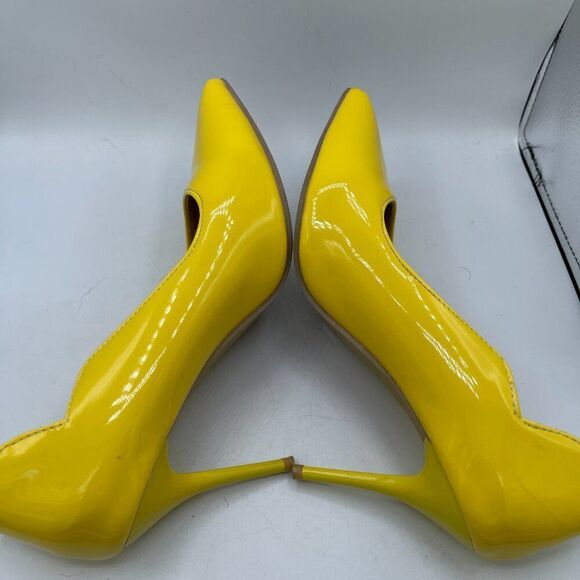 Yellow Patent Leather Scalloped Heels. 7.5 - Picture 5 of 7